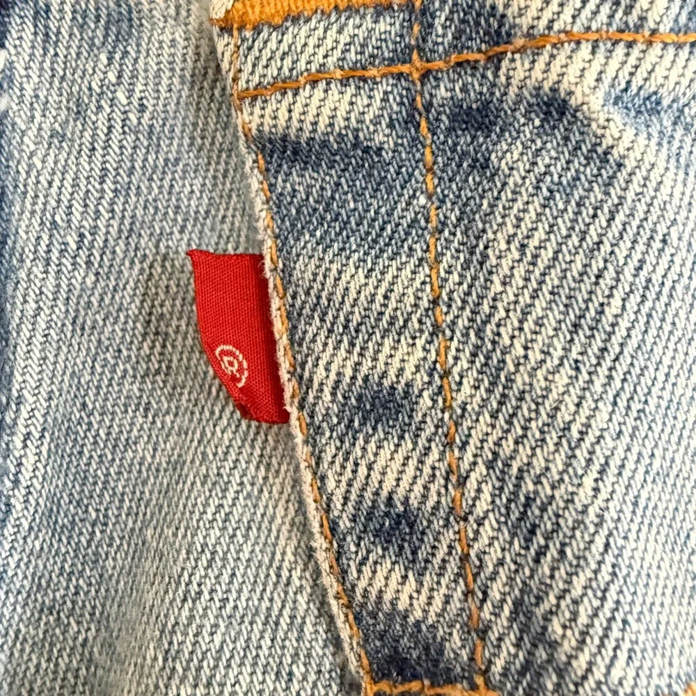 Vintage Levis 550 Womens 10 High Rise Tapered Leg Light Wash Mom Jeans 90s Y2K